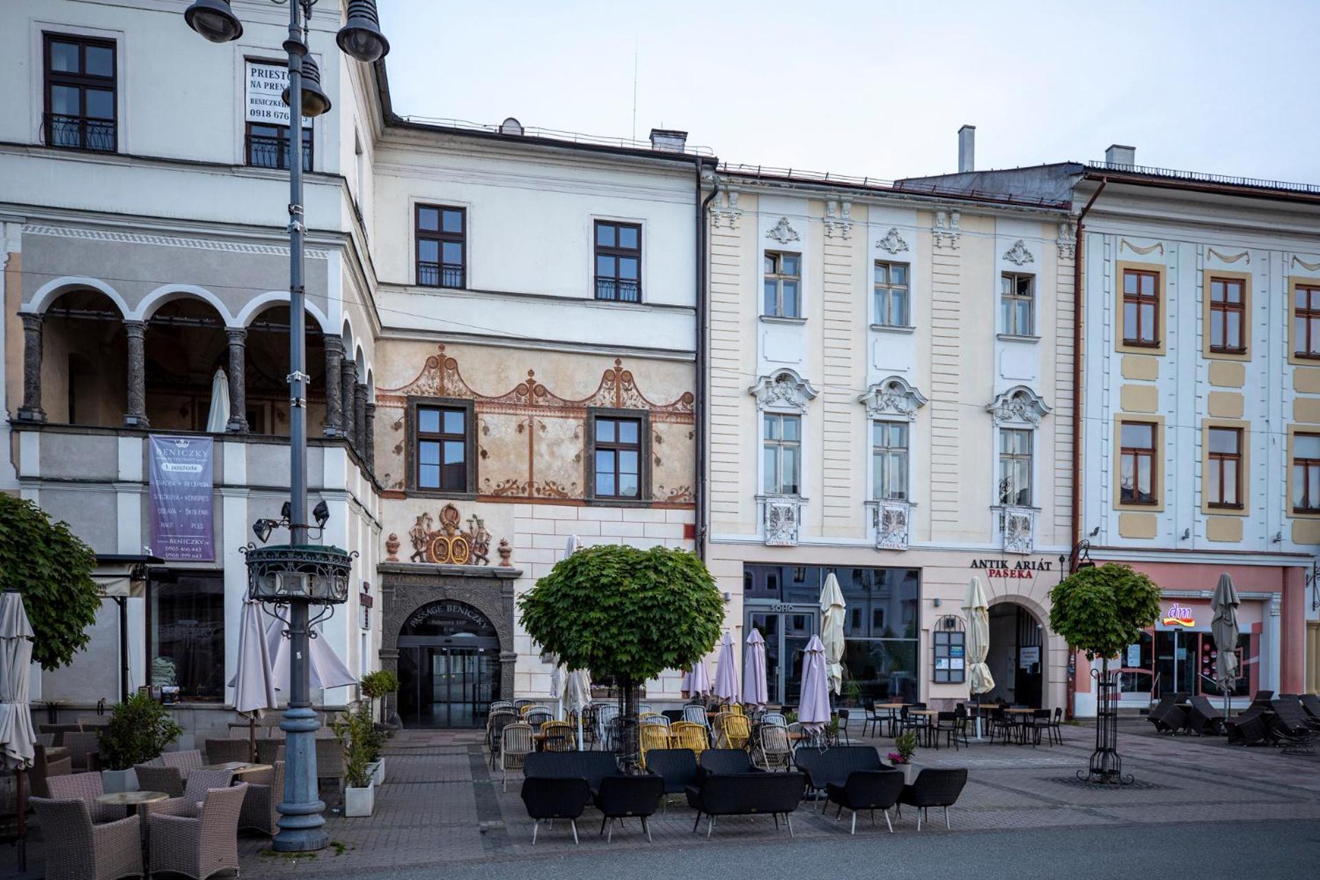 Alure Residences 10 - 24H Self Check-In & Private Parking Next To The Apartment Building Included, City Center Right On Snp Square In A Quiet Passage, New Building, Best Deal In Town Banská Bystrica Extérieur photo