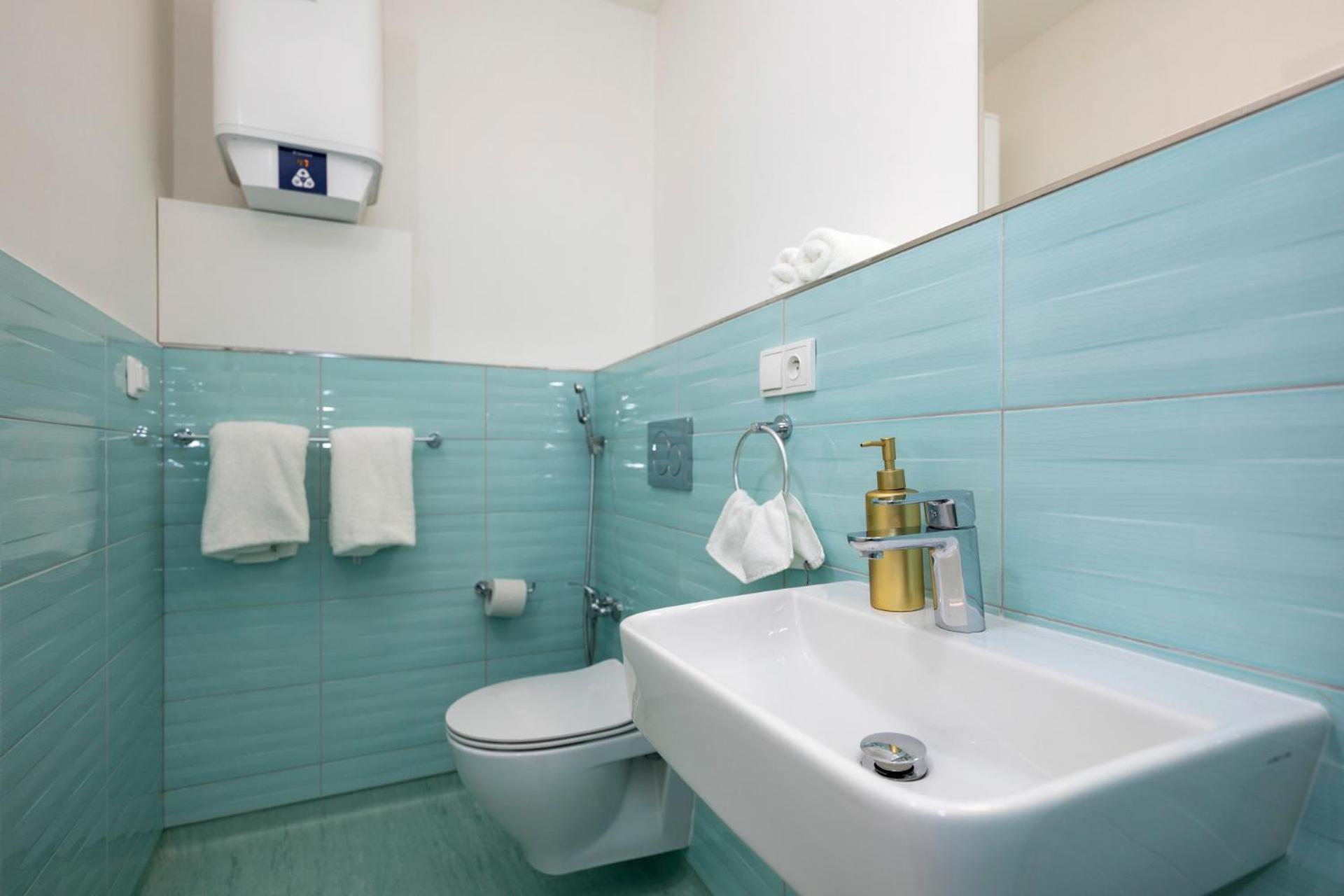 Alure Residences 10 - 24H Self Check-In & Private Parking Next To The Apartment Building Included, City Center Right On Snp Square In A Quiet Passage, New Building, Best Deal In Town Banská Bystrica Extérieur photo