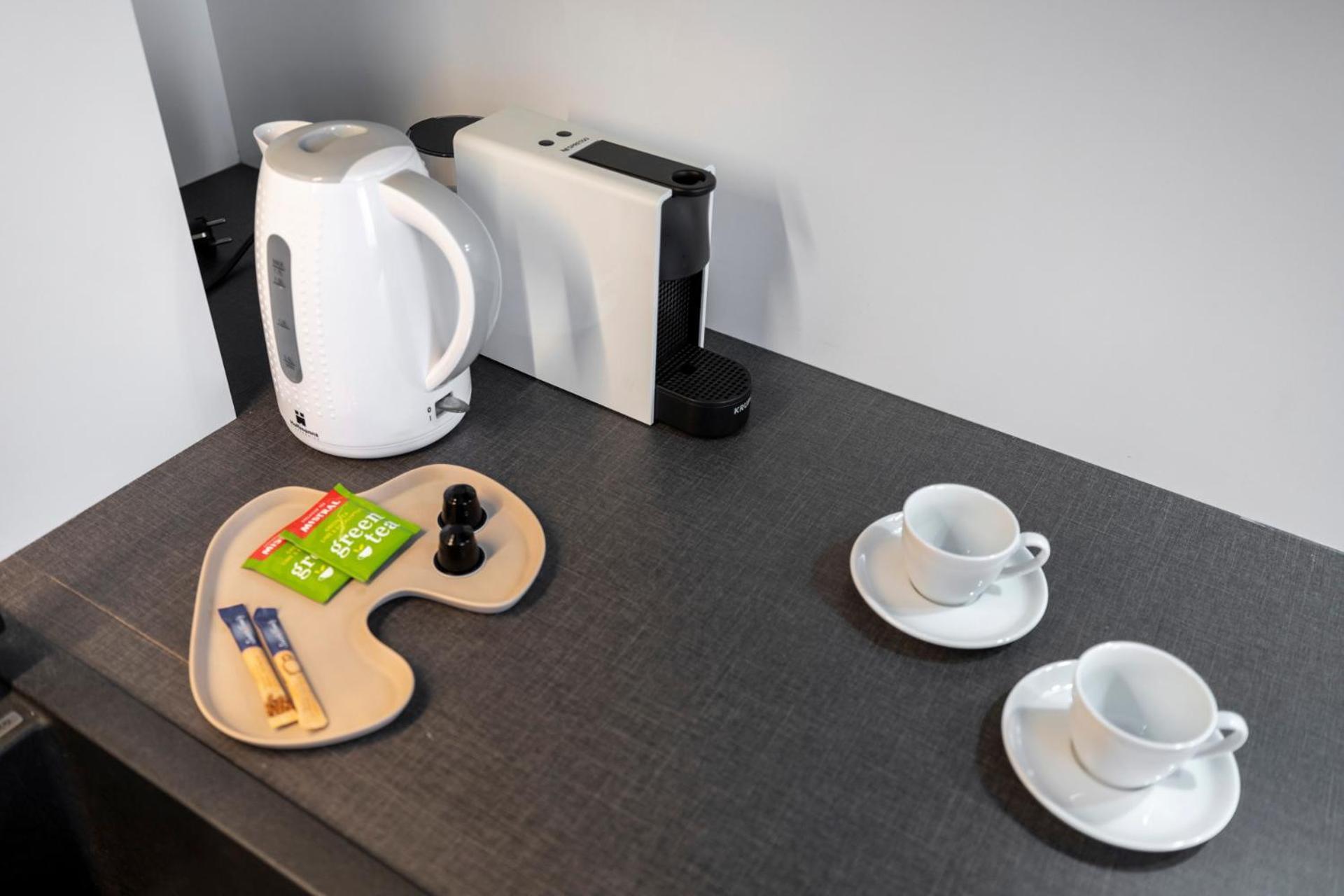 Alure Residences 10 - 24H Self Check-In & Private Parking Next To The Apartment Building Included, City Center Right On Snp Square In A Quiet Passage, New Building, Best Deal In Town Banská Bystrica Extérieur photo