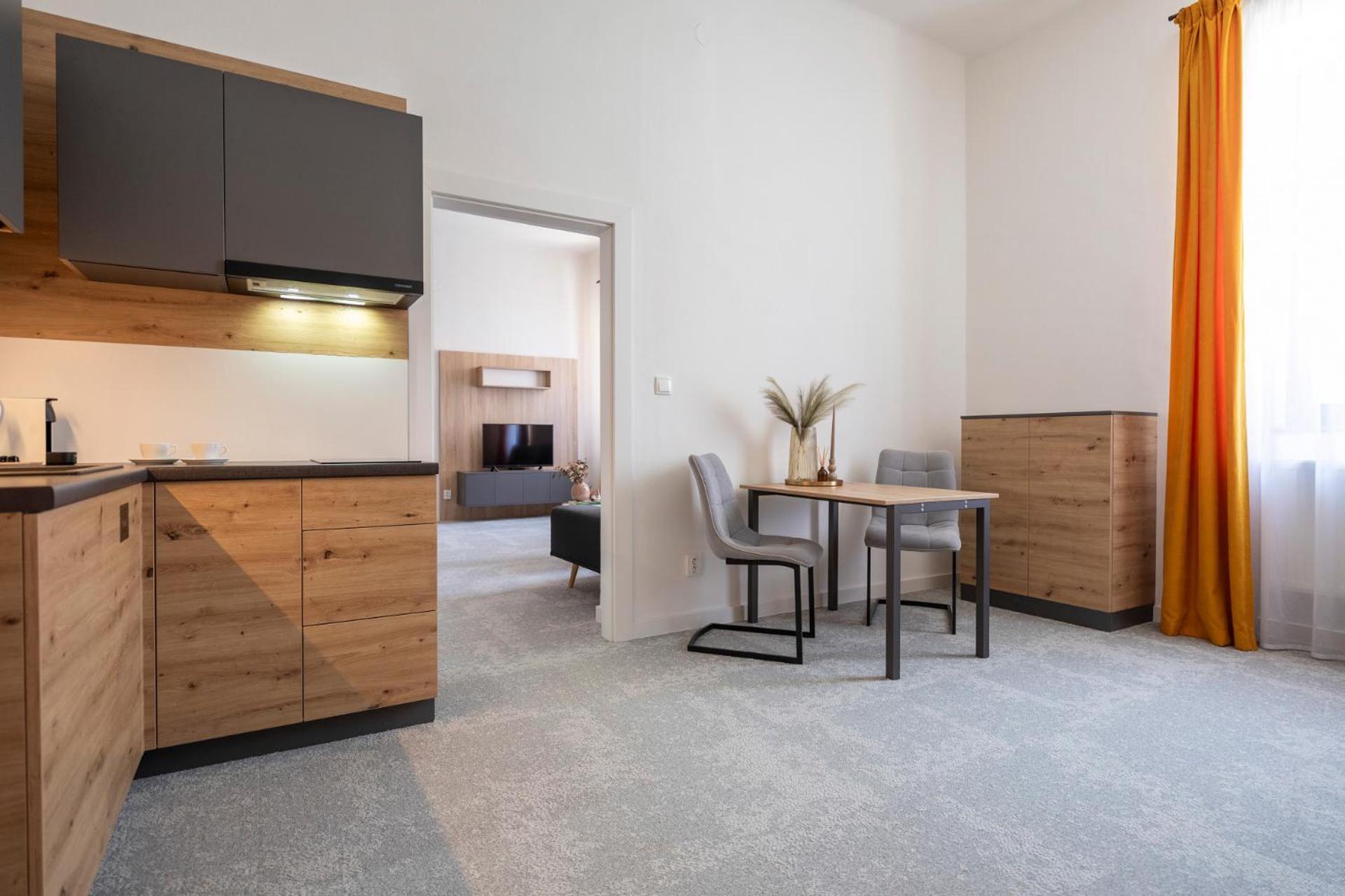 Alure Residences 10 - 24H Self Check-In & Private Parking Next To The Apartment Building Included, City Center Right On Snp Square In A Quiet Passage, New Building, Best Deal In Town Banská Bystrica Extérieur photo