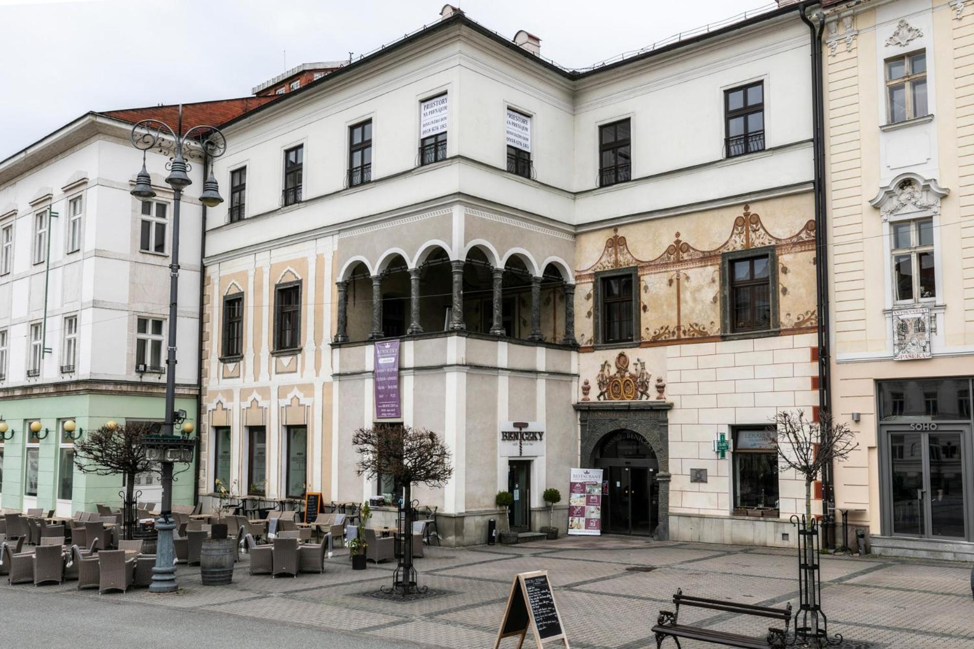 Alure Residences 10 - 24H Self Check-In & Private Parking Next To The Apartment Building Included, City Center Right On Snp Square In A Quiet Passage, New Building, Best Deal In Town Banská Bystrica Extérieur photo