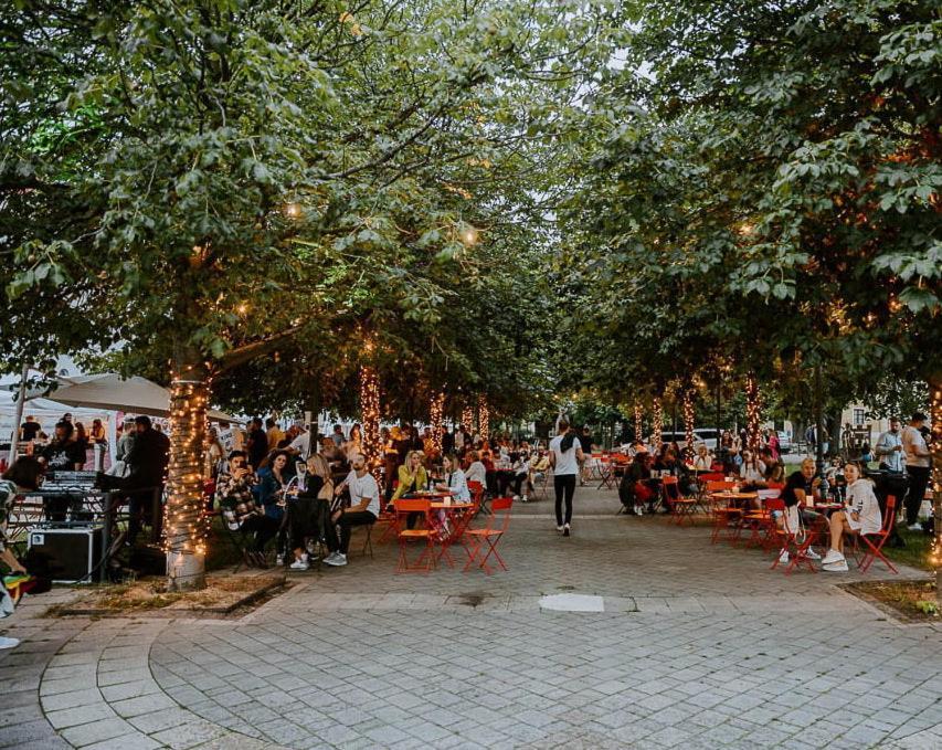 Alure Residences 10 - 24H Self Check-In & Private Parking Next To The Apartment Building Included, City Center Right On Snp Square In A Quiet Passage, New Building, Best Deal In Town Banská Bystrica Extérieur photo